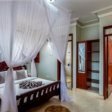 Keba Xpress Hotel - Ентеббе Екстер'єр фото