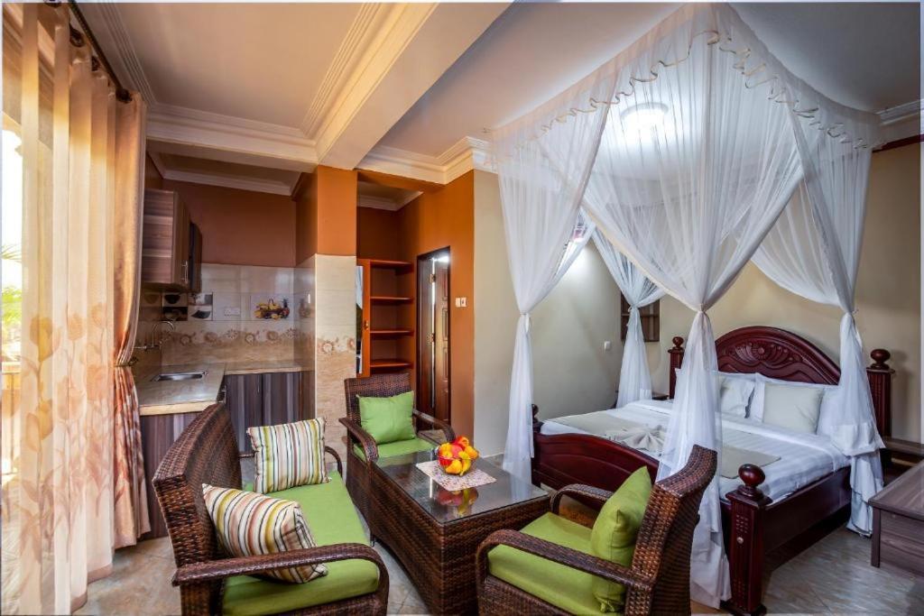 Keba Xpress Hotel - Ентеббе Екстер'єр фото