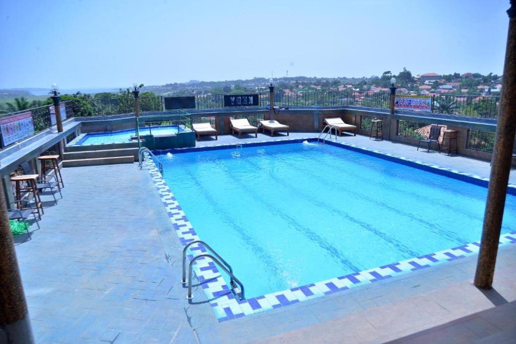 Keba Xpress Hotel - Ентеббе Екстер'єр фото