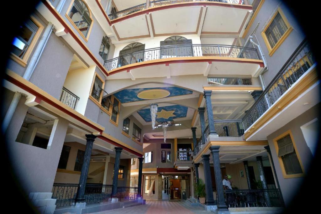 Keba Xpress Hotel - Ентеббе Екстер'єр фото