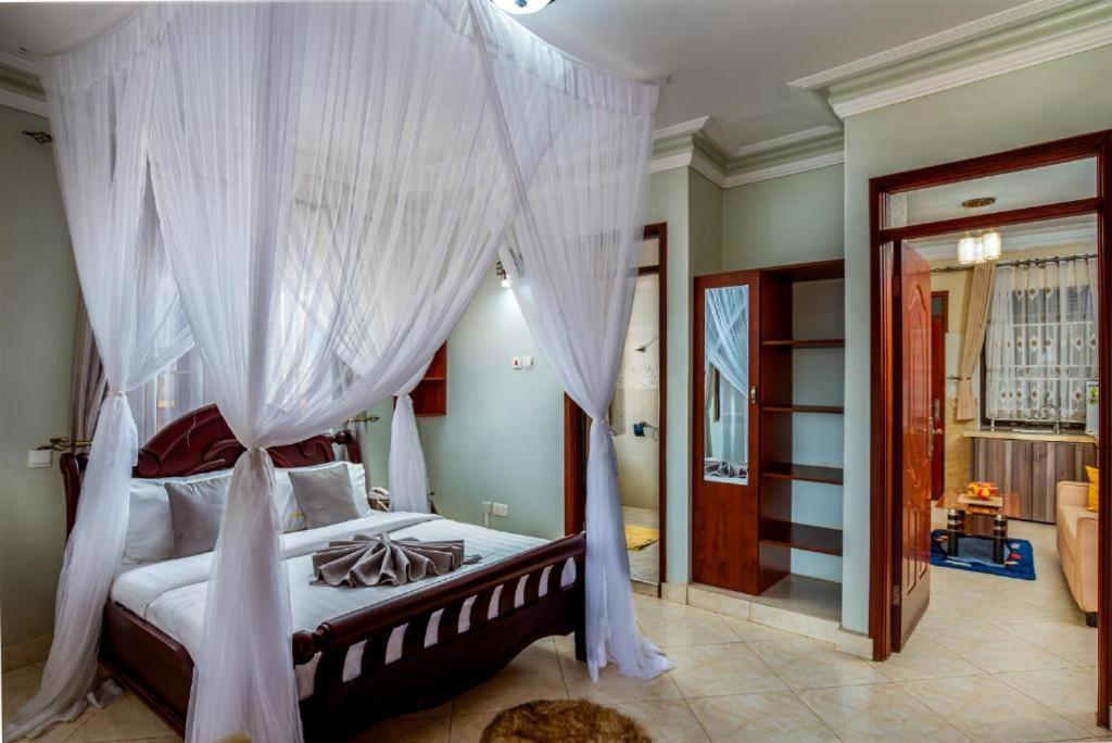 Keba Xpress Hotel - Ентеббе Екстер'єр фото