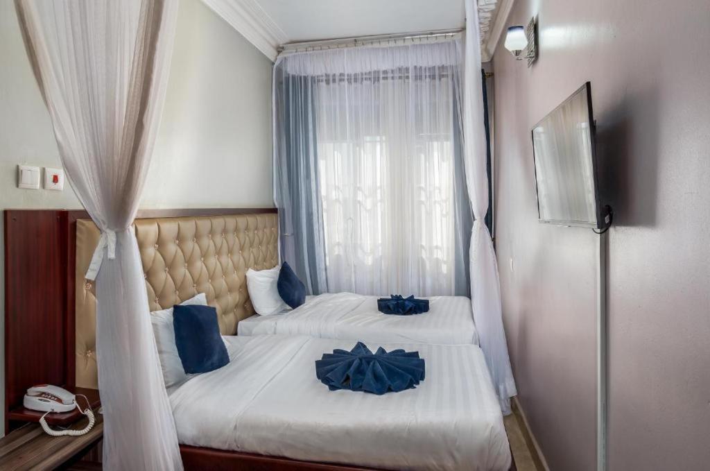 Keba Xpress Hotel - Ентеббе Екстер'єр фото